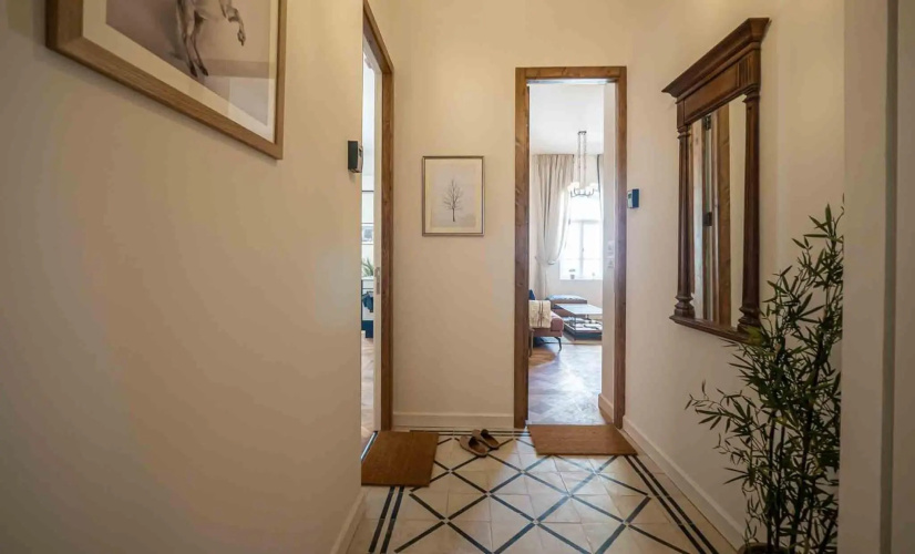 VELLER Shemaiah Apt #3
