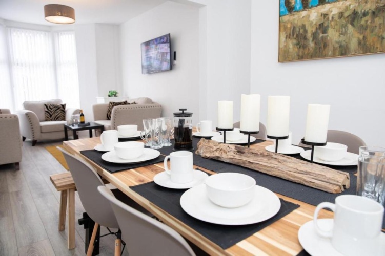 5 Bedrooms Cottage