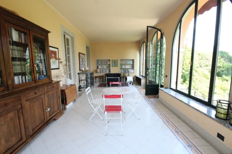 5 Bedrooms Luxury Villa with lake view