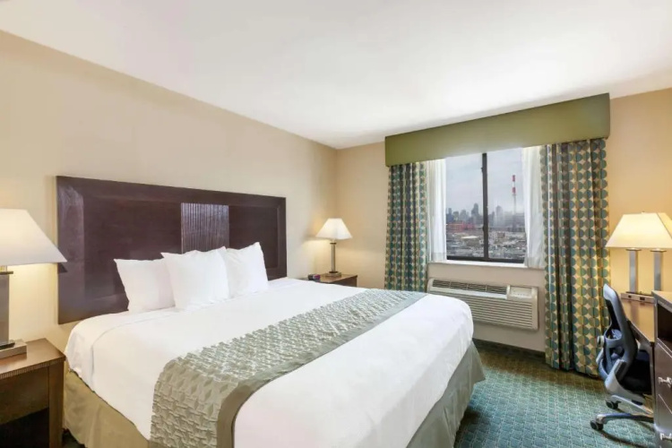 Royal Stay Hotel