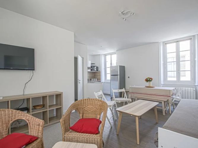 Large Comfortable Apartment in Bayeux