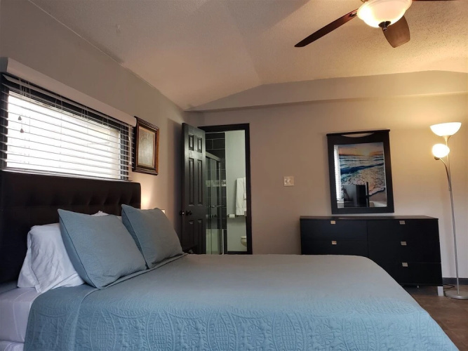 Apartment - 1064 College Street