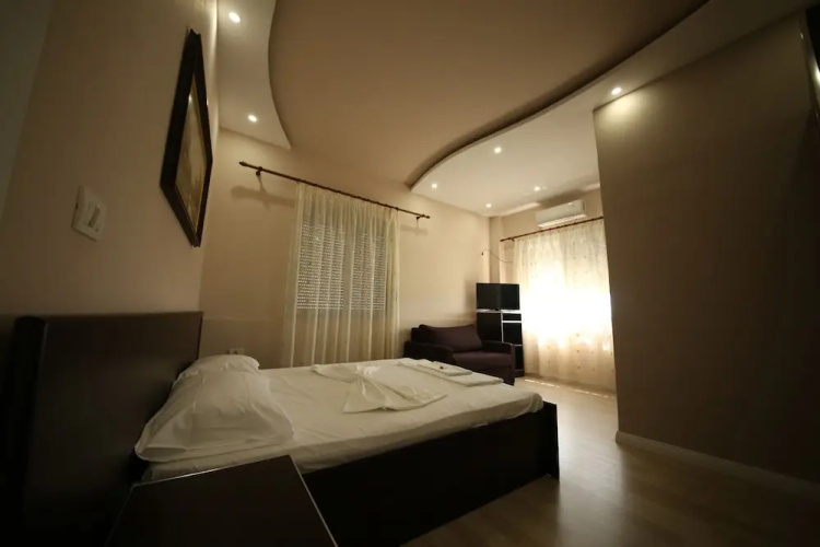 Hotel Holiday