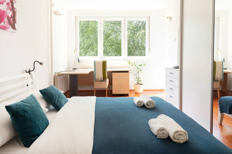 Bright 2bdr Apartment With a Balcony
