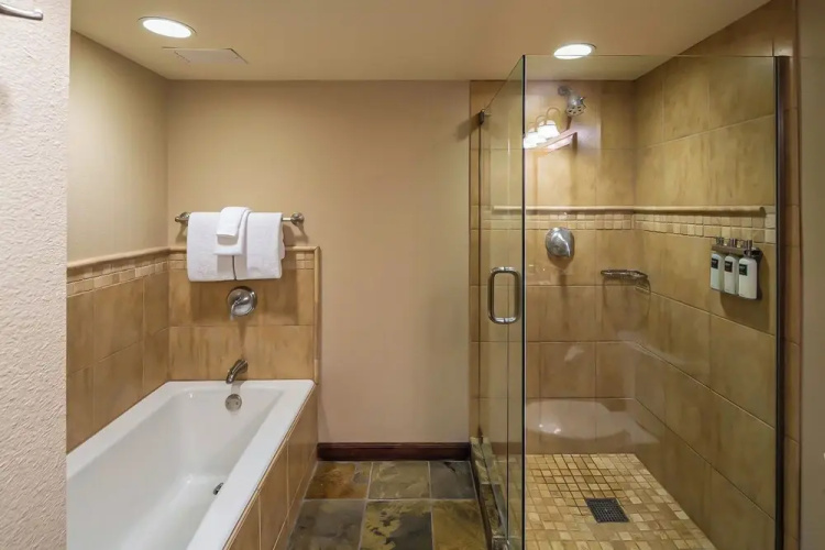 Sweeping Views & Access to Slopes: Everline Condo