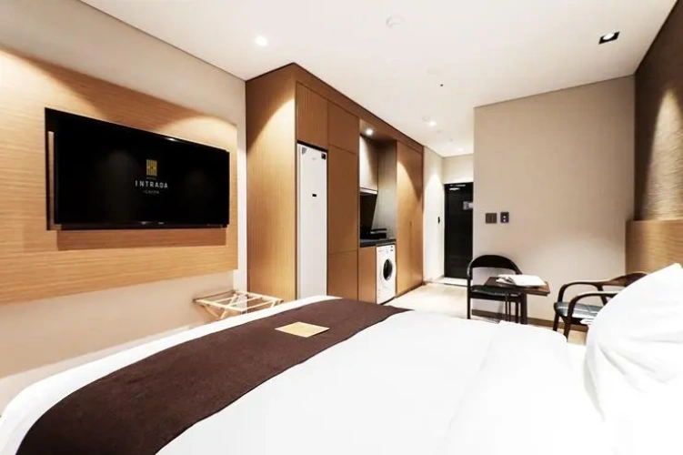 1 Bedroom Deluxe Double room with city view