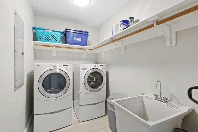 Turquoise Place 1108 D