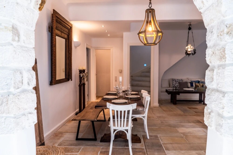 Seaside small villa by VillaRentalsgr