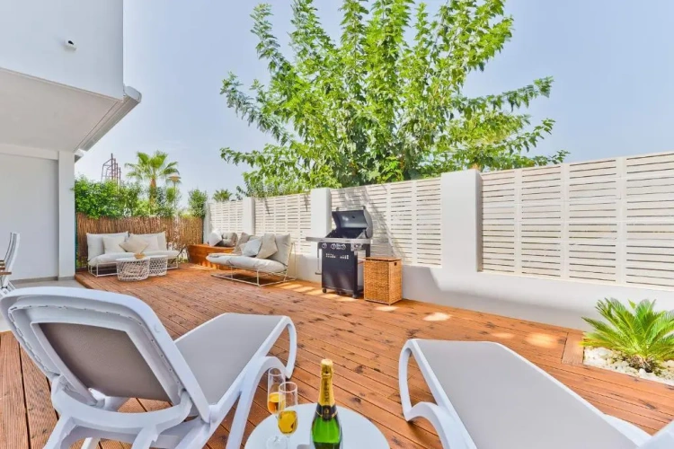 3 Bedrooms Apartment