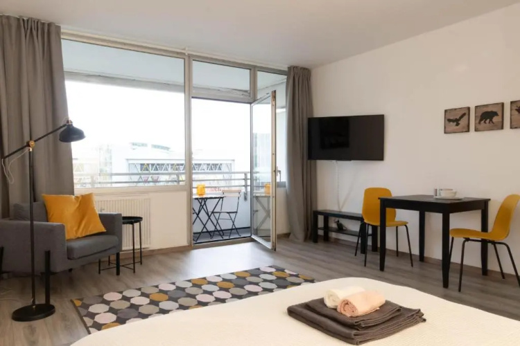 Apartment Bright - Central - Balcony - Tradefair