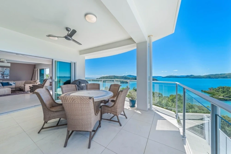 4 Bedrooms Cottage with balcony