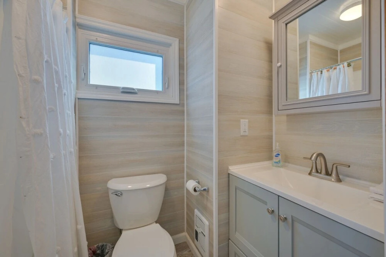 Charming Hampton Home w/ Porch, Walk to Beach!