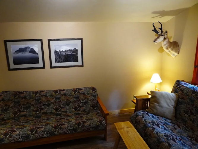 Historic Tamarack Lodge & Cabins