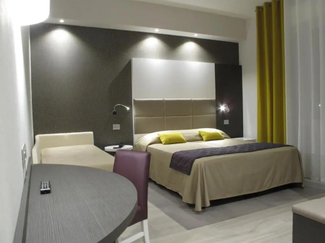 Standard Triple room