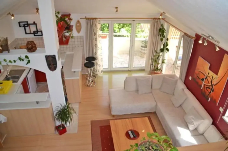 Laura Apartment