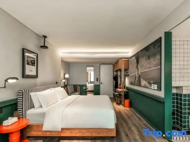 Deluxe Double room with city view