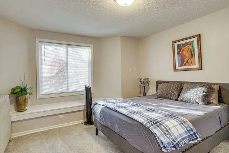 Central Duplex Townhome Close to Twin Cities