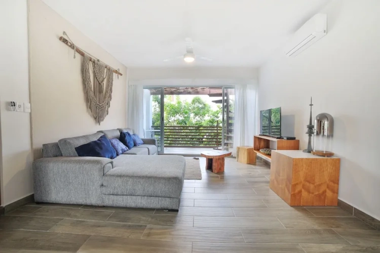 2 Bedrooms Apartment