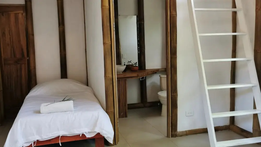 Bamboo Surf House - Hostel