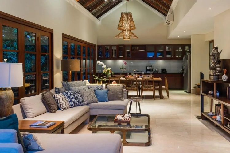 4 Bedrooms Villa