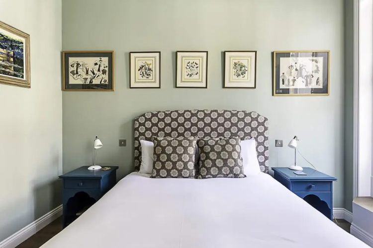 Well-designed Chelsea Flat