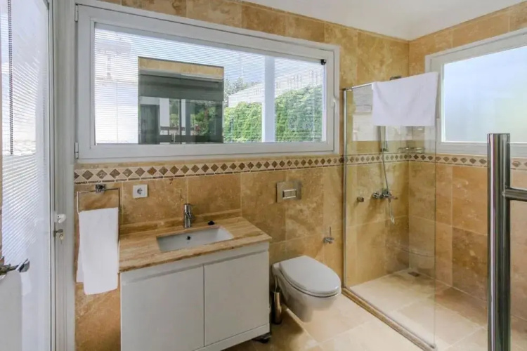 Ketchy Villa , Sleeps 14 , Infinity pool , Wifi , Sunset