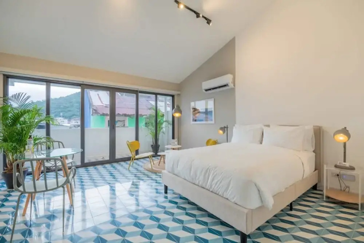w Stylish Loft in Santa Ana