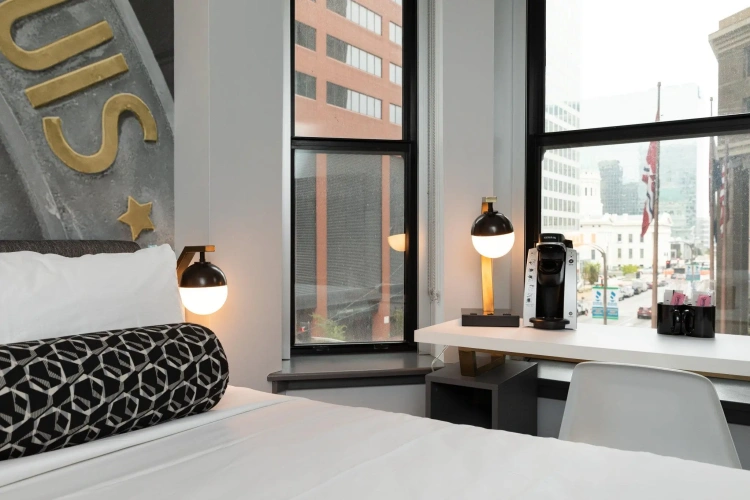 Standard Quadruple room with city view