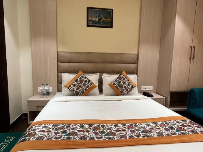 Hotel RRV with Free Parking