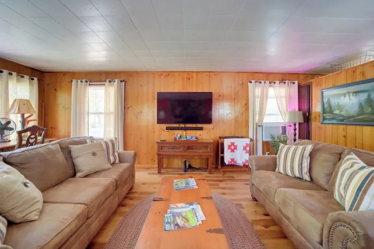 Payson Vacation Rental Cabin w/ Grill + Fire Pit!