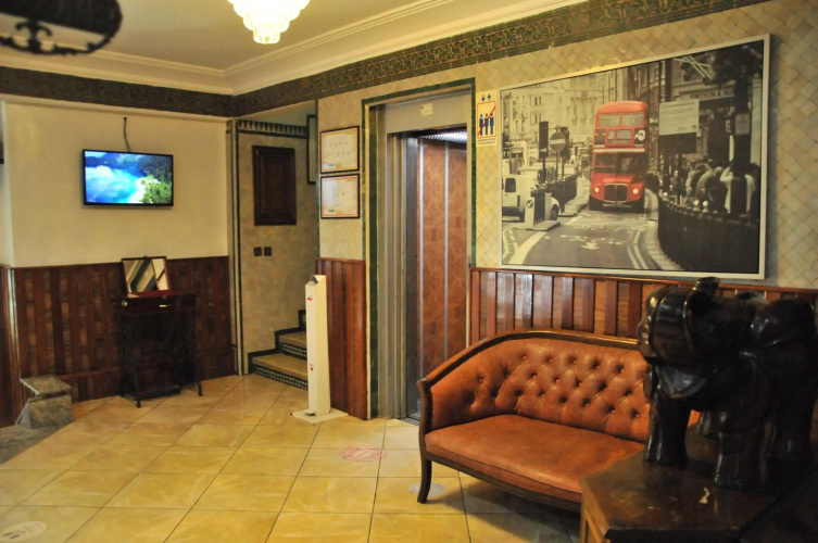 Hotel East West