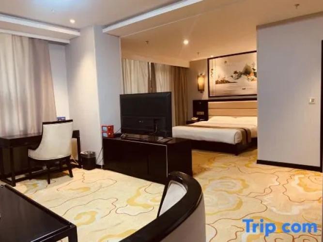 Deluxe Suite