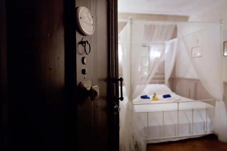 Oltrarno Florence Apartment
