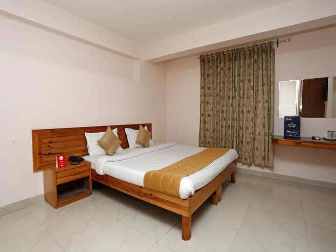 OYO 4740 White Orchid