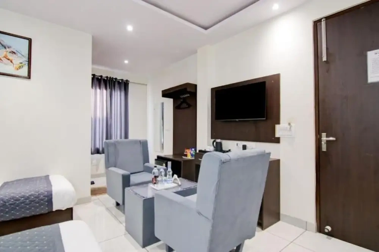 Standard Quadruple Family room