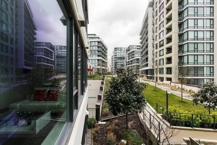 Convenient 2bdr 2BA Richmond Centre Condominium