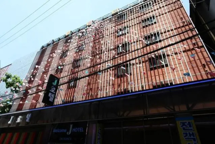 J Hotel