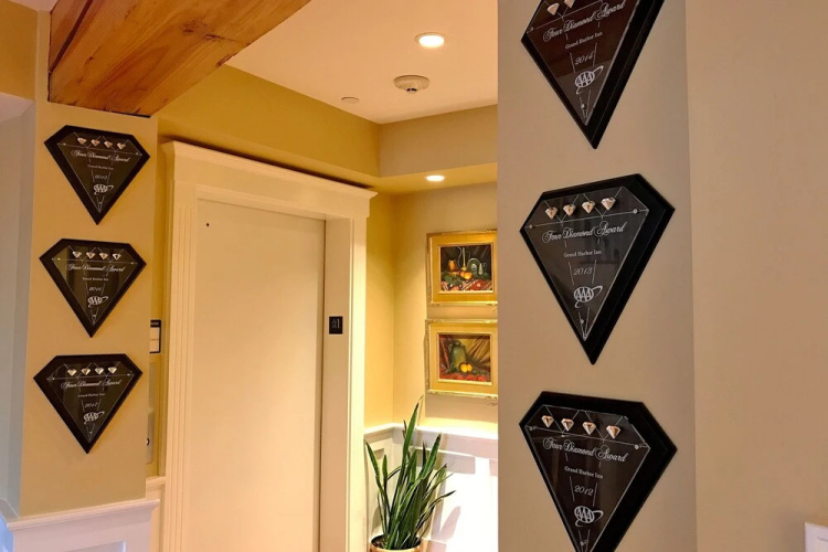 Grand Harbor Inn