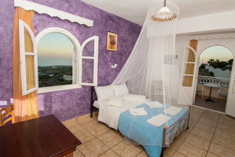 Fira Calm Hotel