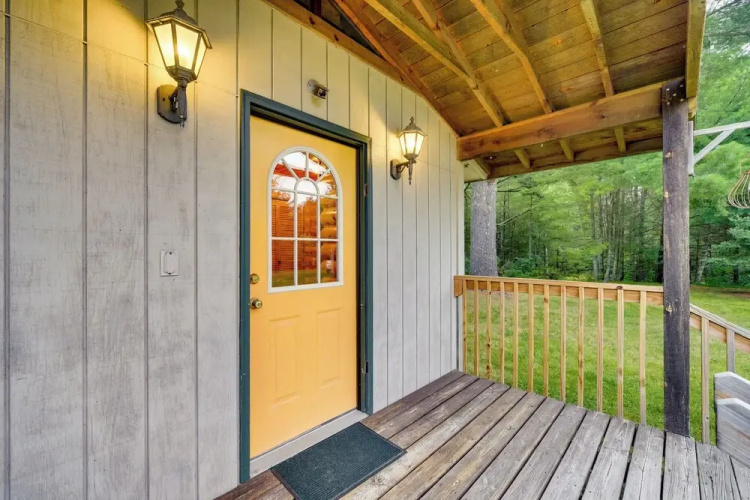 Cozy Cable Cabin Rental - Pet Friendly!