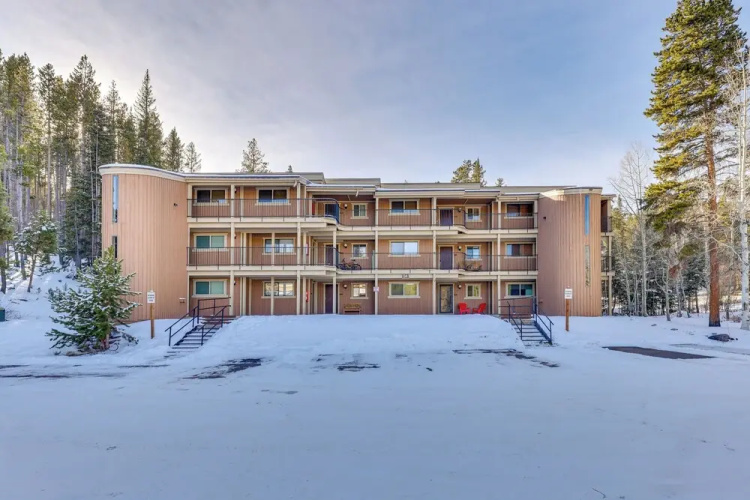 Winter Park Condo w/ Pool ~ 3 Mi to Ski Resort