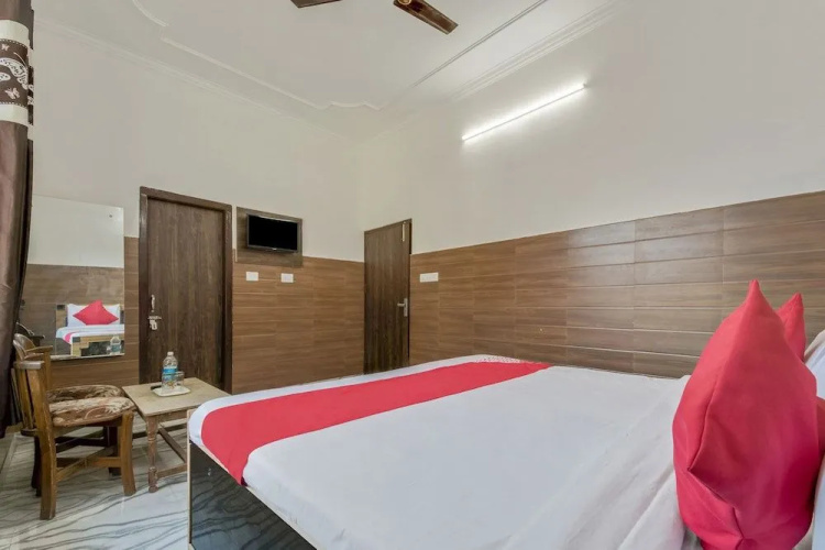 OYO 24893 Palak Lodge