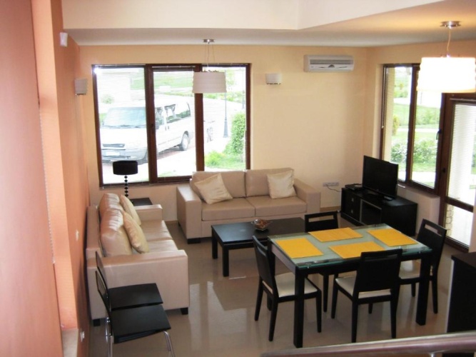 2 Bedrooms Villa