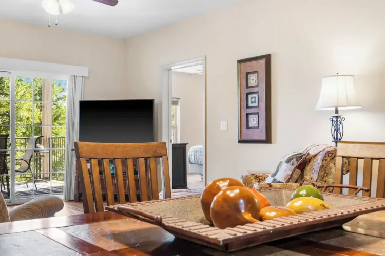 R&L Scenic Views Retreat for 4