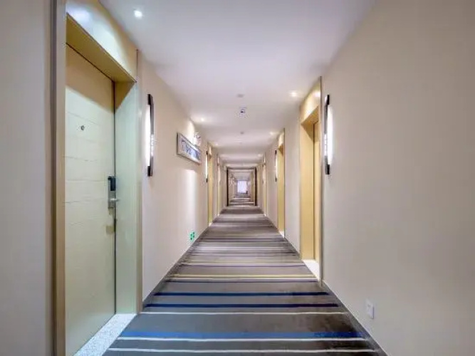 Vienna 3 Best Hotel (Nanning Huoche Dongzhan)