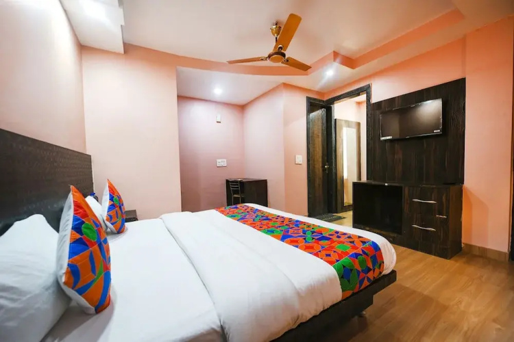 Fabhotel Moon Light