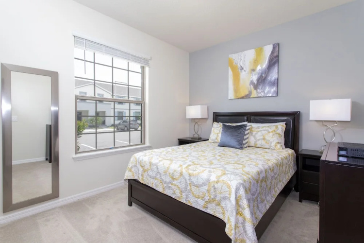 Splendid 5 Bd w/ Screened Pateo & Pool @ Windsor Westside 8921