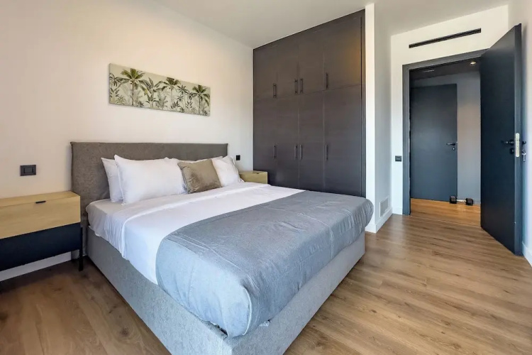 Phaedrus Living Apollo Skyview Penthouse