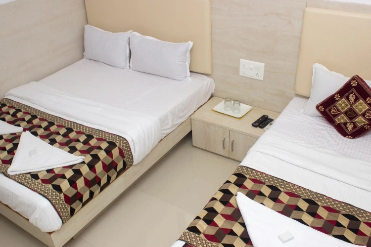 Standard Triple room