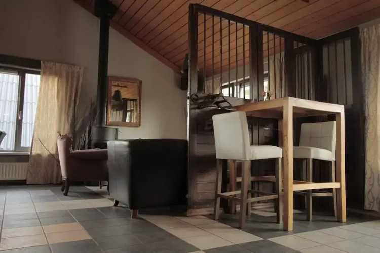 Human & Horse Hotel